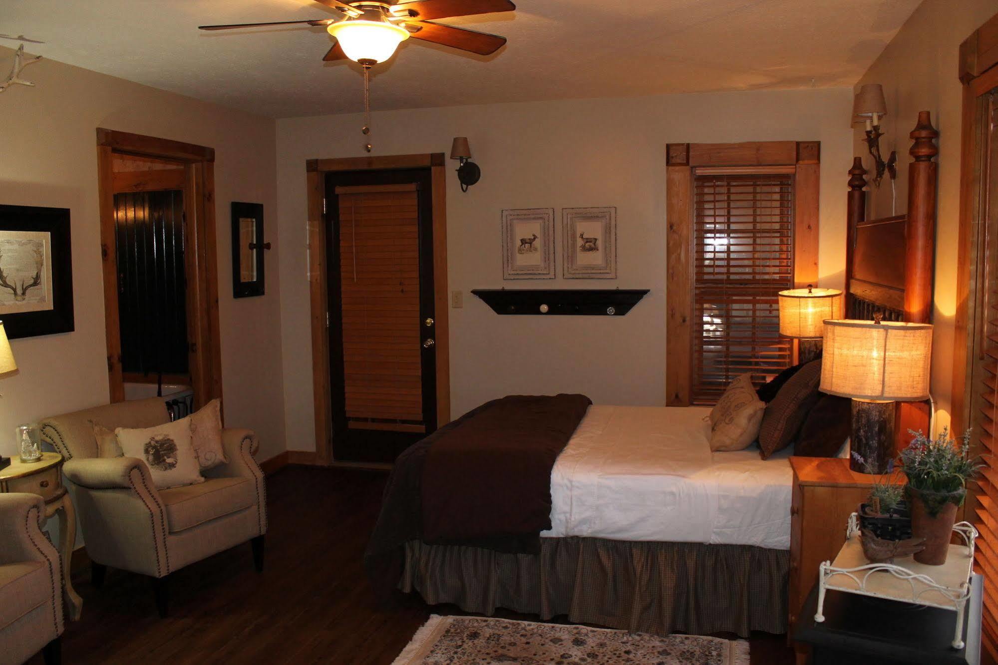 Reeds Spring Bear Creek Lodge Cabin Resort מראה חיצוני תמונה
